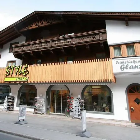 Glanz & Glory Vendégház 3*