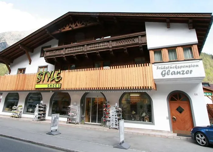 Glanz & Glory Guest house 3*
