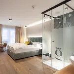 Glanz & Glory Guest house 3*