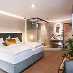 Glanz & Glory Guest house